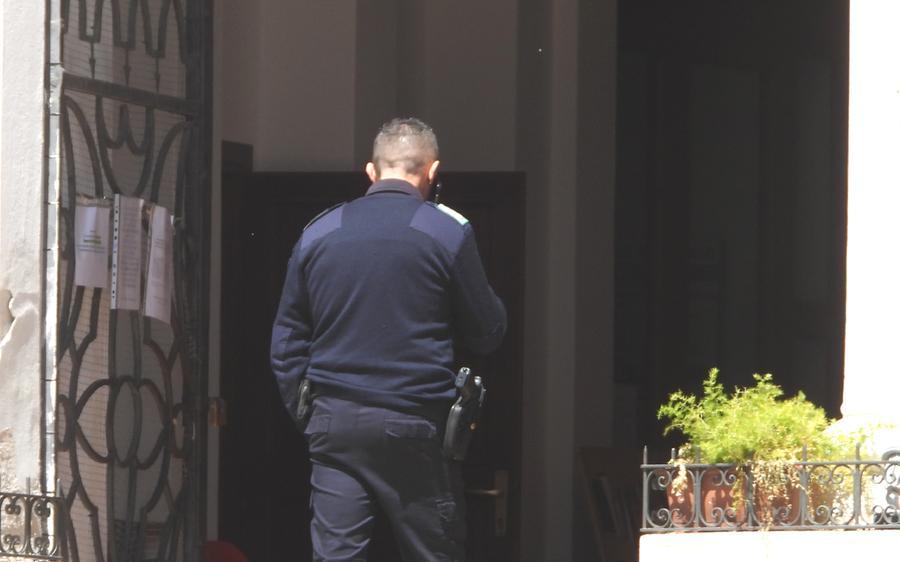 
	Guardia armata a Palazzo degli Scolopi

