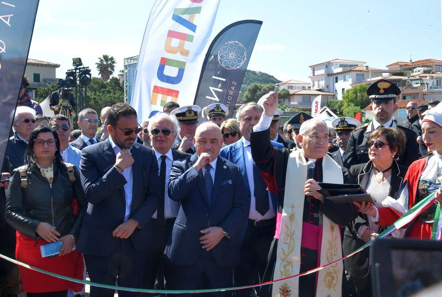 
	L'inaugurazione della Fiera a Porto Rotondo: in primo piano gli assessori&nbsp;Fasolino e&nbsp;Chessa,&nbsp; Sarti (Cipnes) e monsignor Sanguinetti (foto vanna sanna)

