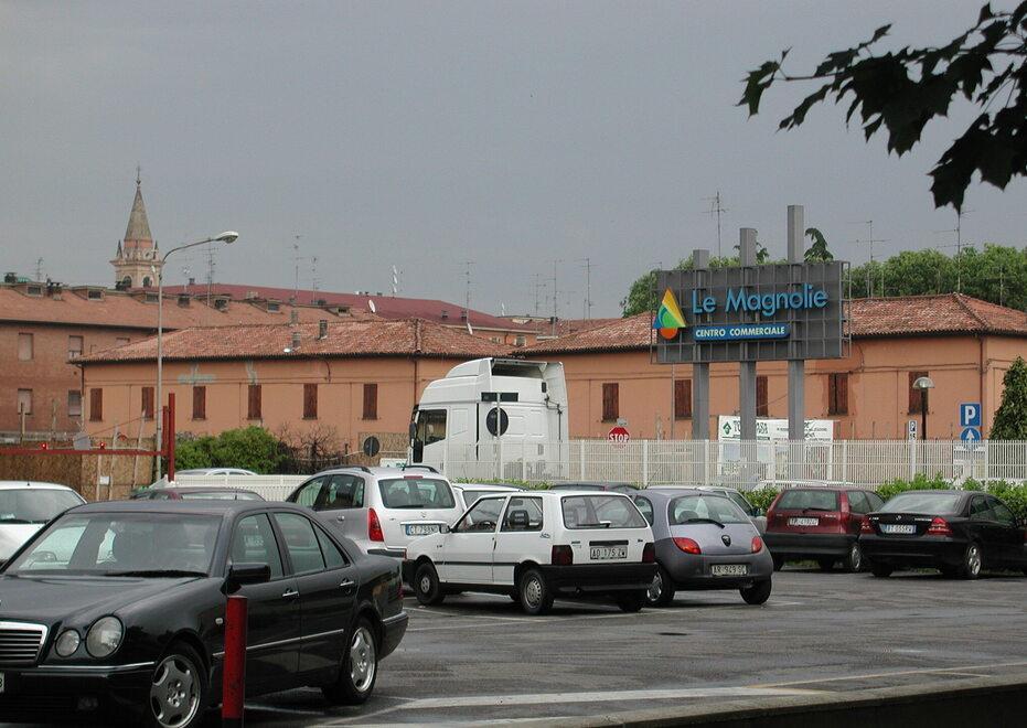 Castelfranco Il trucco del pattume sul tettuccio Così i ladri spopolano nei parcheggi 