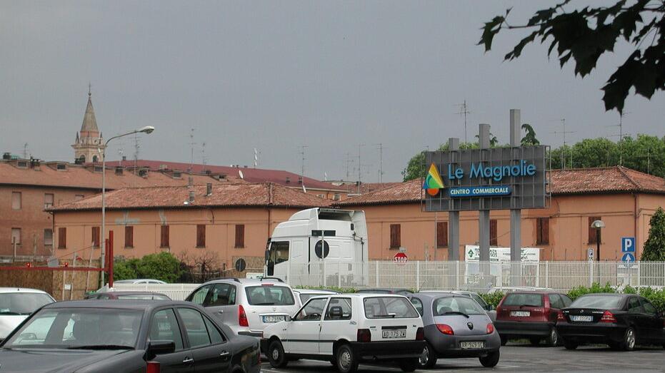 Castelfranco Il trucco del pattume sul tettuccio Così i ladri spopolano nei parcheggi