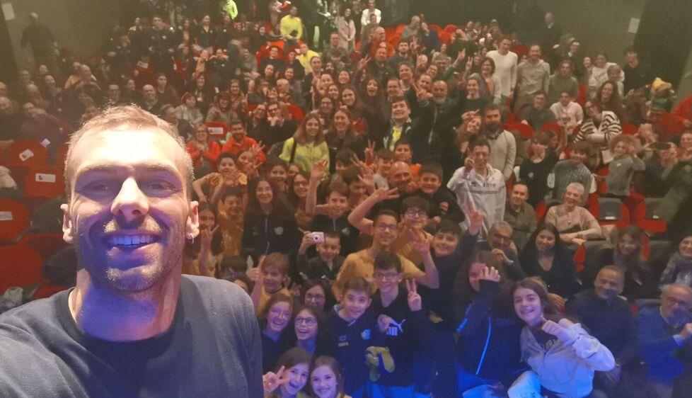 Maranello impazzisce per Greg Il re del nuoto fa il pieno di selfie