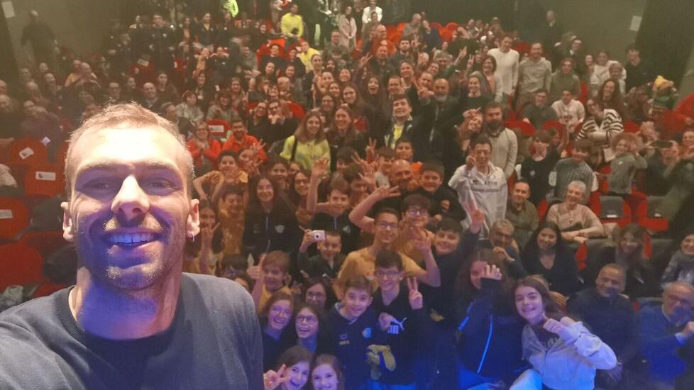 Maranello impazzisce per Greg Il re del nuoto fa il pieno di selfie