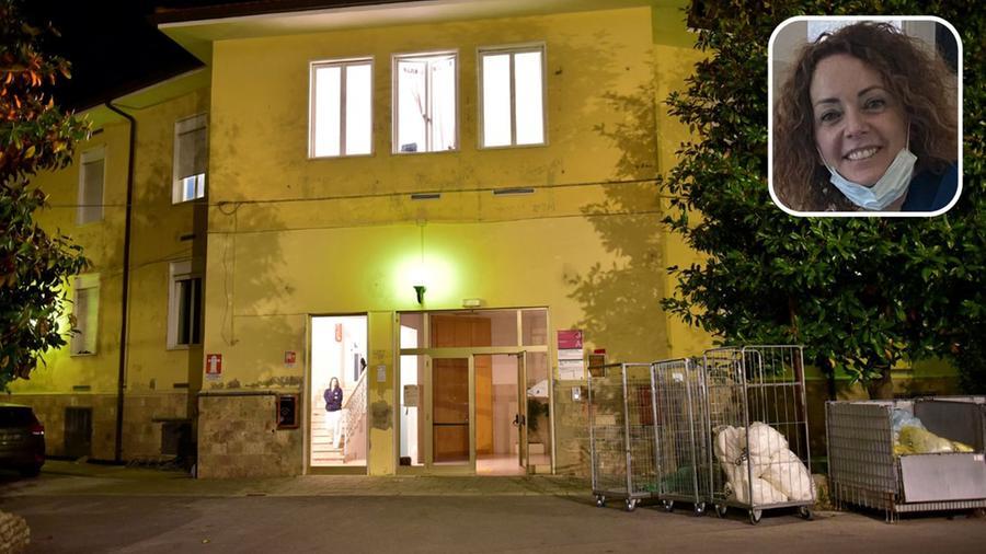 
	Ospedale Santa Chiara: edificio 3, ingresso A: qui &egrave; avvenuta l'aggressione. In alto a destra la psichiatra aggredita, Barbara Capovani

