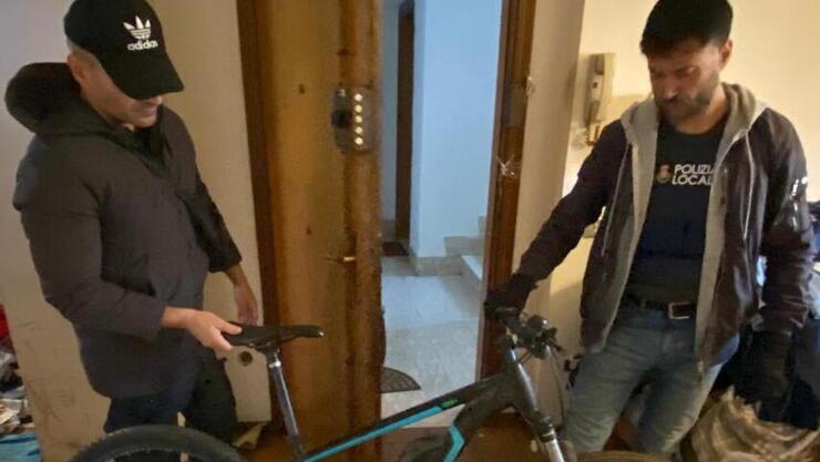 L’intervento degli agenti del Nosu nella casa di via Pungilupo
