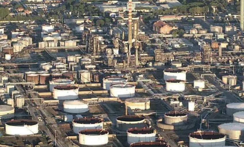 Bioraffineria a Livorno, venti mesi di lavori: produrrà nafta, gpl e diesel green – I dettagli del progetto