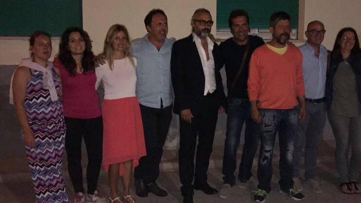 Il sindaco Davide Montauti (il quarto da destra) con alcuni consiglieri e assessori dell’epoca coinvolti nella vicenda