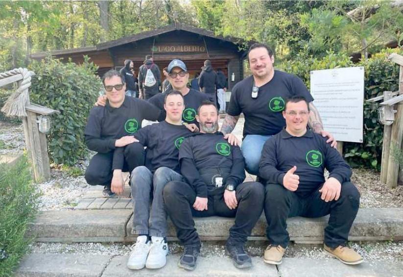 
	Alcuni ragazzi che gestiranno lo chalet

