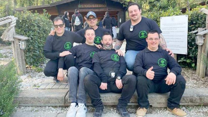 Alcuni ragazzi che gestiranno lo chalet