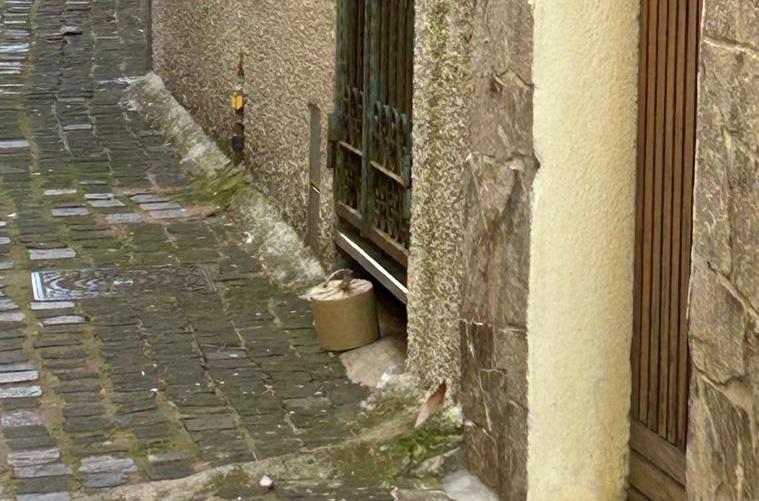 Ordigno inesploso davanti alla casa del sindaco di Desulo