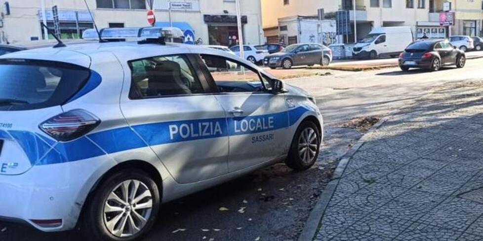 Con la Yamaha contro un muro: si aggravano le condizioni di un sassarese di 51 anni