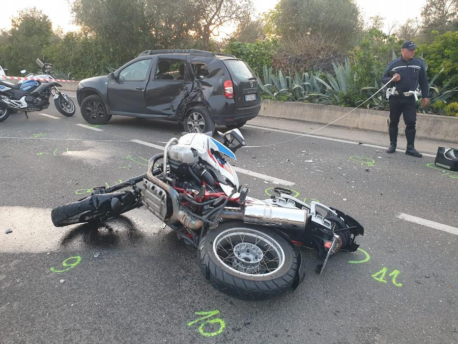 Moto contro auto alla Landrigga, muore un 53enne di Sassari