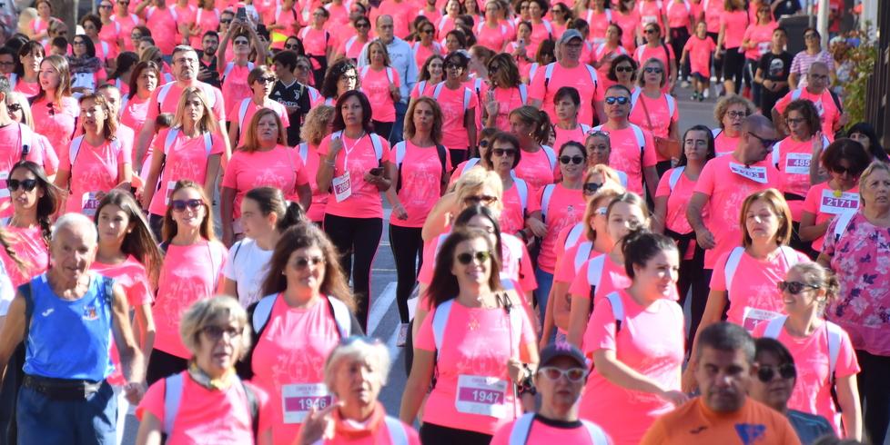 Sassari, il grande giorno della Corsa in Rosa: cinquemila no alla violenza 