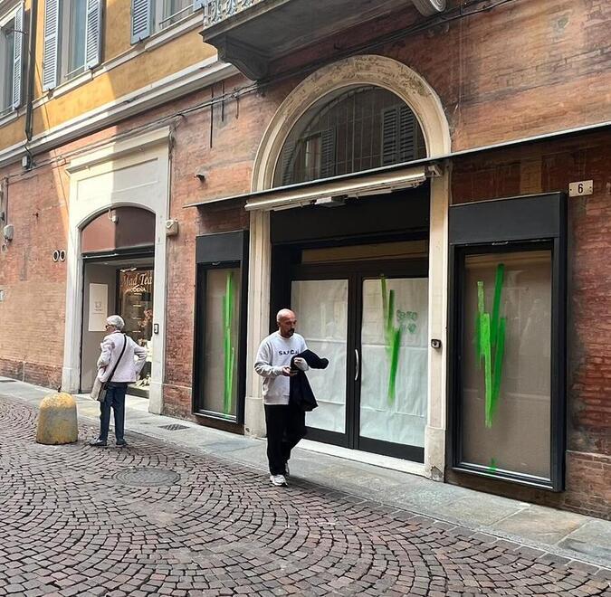 Centro storico di Modena, boom di negozi sfitti E chi ha un locale lo trasforma in garage 