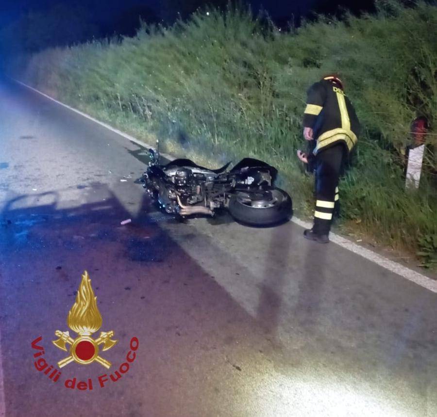 Si schianta contro un’auto, motociclista gravemente ferito a Ozieri