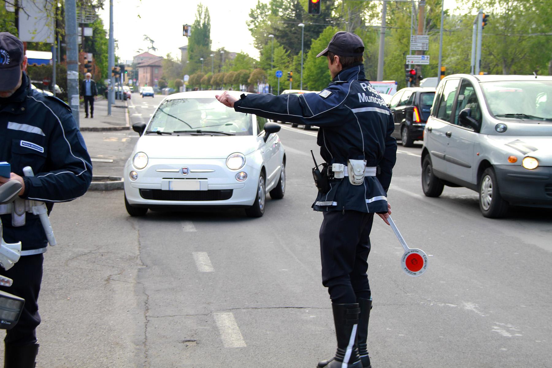 Lucca, velocità e cellulari si mangiano i punti delle nostre patenti