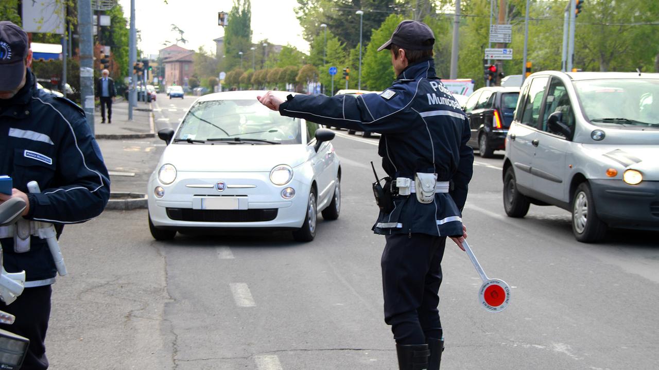 Lucca, velocità e cellulari si mangiano i punti delle nostre patenti