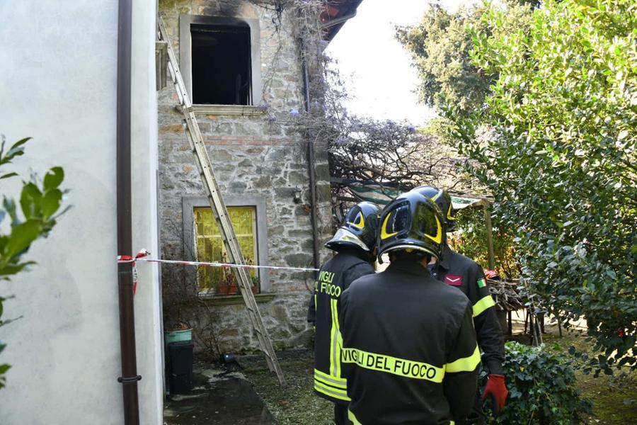 Barga, muore carbonizzato nell’incendio della propria abitazione