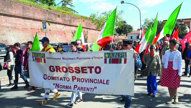 Un momento del corteo dell’anno scorso per la Festa della Liberazione (Agenzia Bf)