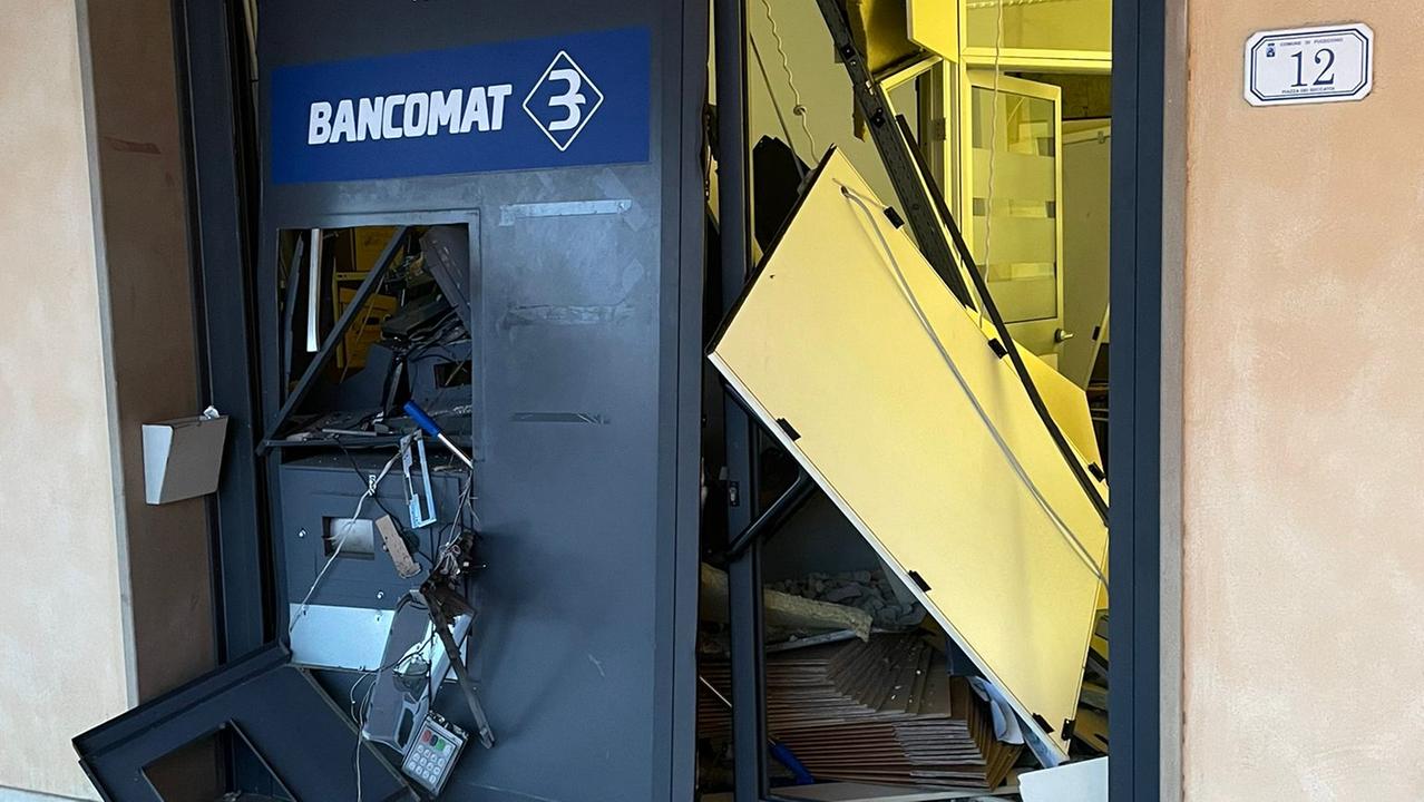 Fucecchio, in quattro all’assalto del bancomat: «Svegliati da una bomba»