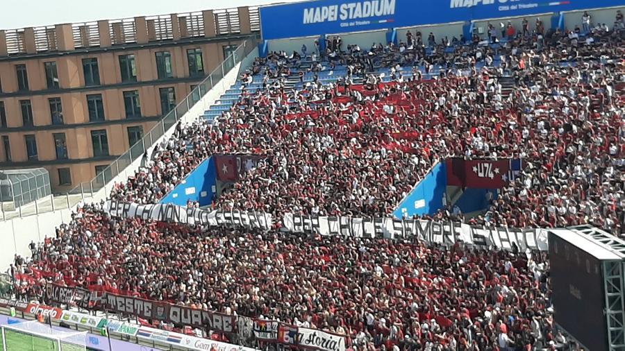 Trionfo granata, la festa per la promozione in B: solo applausi per la Regia
