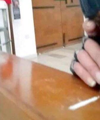 «È vilipendio della religione»: indagato per la sniffata in chiesa