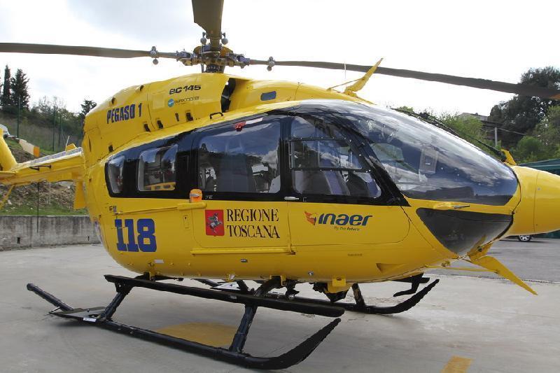 Biker cade nel bosco, viene soccorso dall’elicottero ma lui si rifiuta di salire perché ha paura