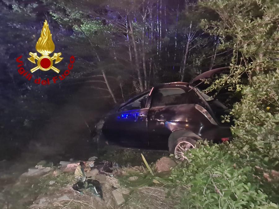 Finisce nella scarpata con l’auto all’ingresso di Arzachena: ferita una donna