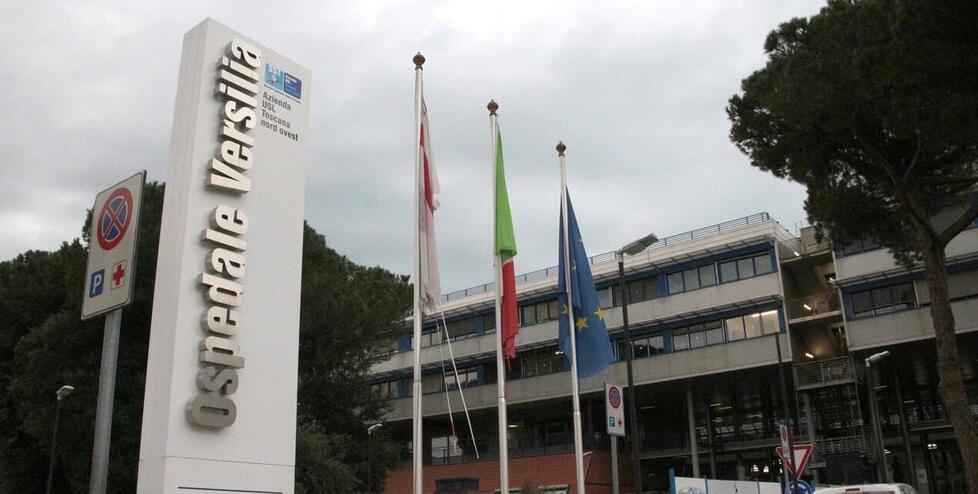 Psichiatra uccisa a Pisa, l’uomo sospettato del delitto aveva preso di mira 13 medici dell’ospedale Versilia