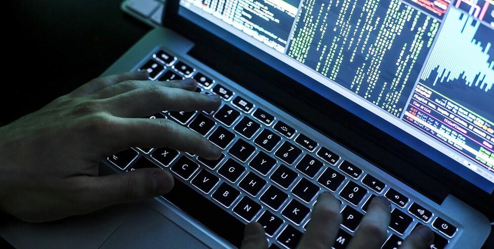 Grosseto, le svuotano il conto mentre dorme e utilizzano i soldi per fare scommesse all’estero