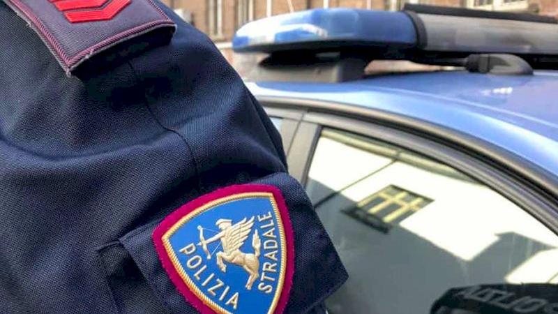 Pistoia, svaligia una villetta in pieno giorno travestito da postino: arrestato