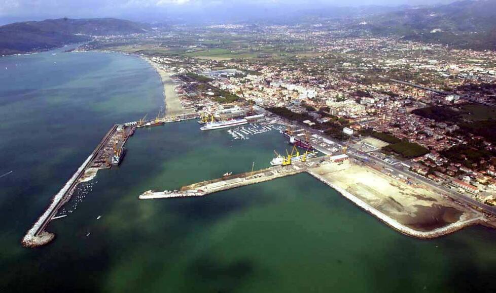 «Rumori e disagi del porto»: nuovo esposto dei cittadini di Carrara
