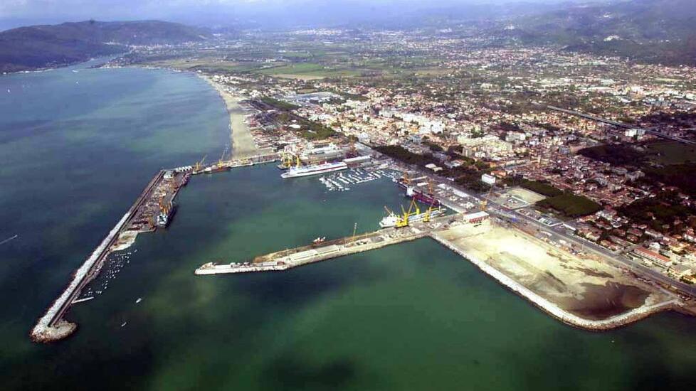 «Rumori e disagi del porto»: nuovo esposto dei cittadini di Carrara