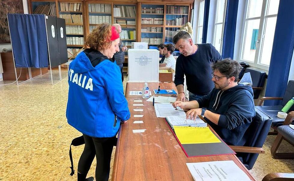 Aeroporto all’Elba, il referendum è un flop: solo il 36% va a votare