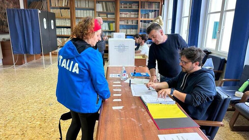 Aeroporto all’Elba, il referendum è un flop: solo il 36% va a votare