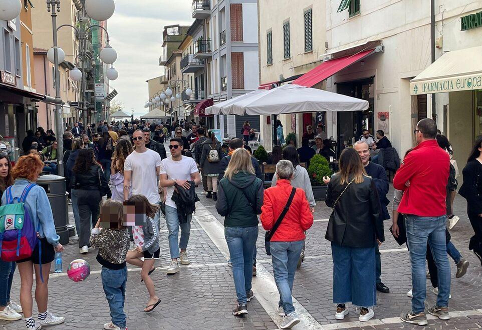 Ponte del 25 aprile, boom di camper a Follonica: «Al lavoro per due aree attrezzate»