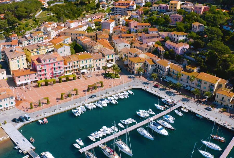 La banchina nel cuore dell’Elba