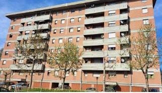 Modena, dimessa la bimba che era precipitata dal terrazzo al quarto piano del suo palazzo