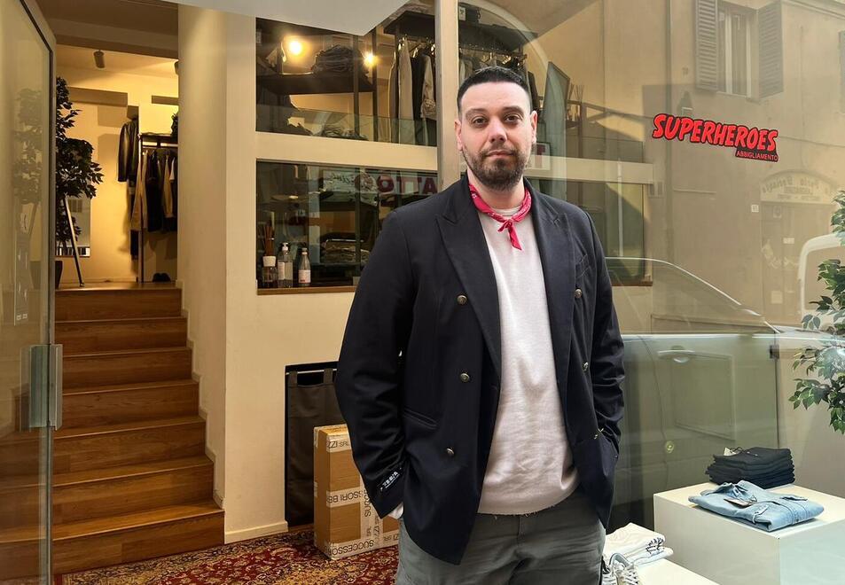Modena, negozi in centro. «Le vetrine? Bastano quelle dei social...» 
