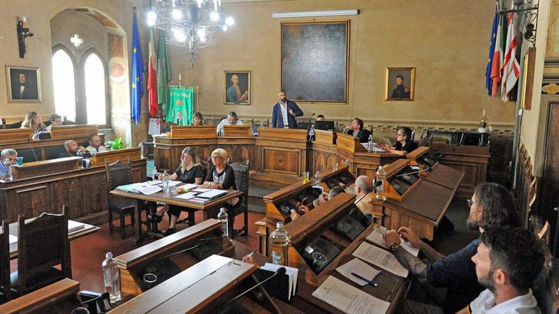 Piombino, più spese ma a tariffe invariate: ecco i numeri del bilancio di previsione