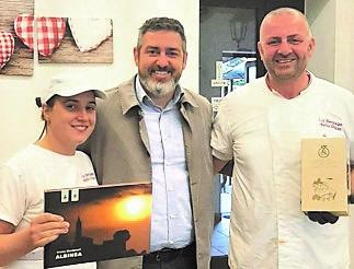 La pizzeria chiude con un ultimo regalo: pizze agli ospiti di Casa Cervi e Betania