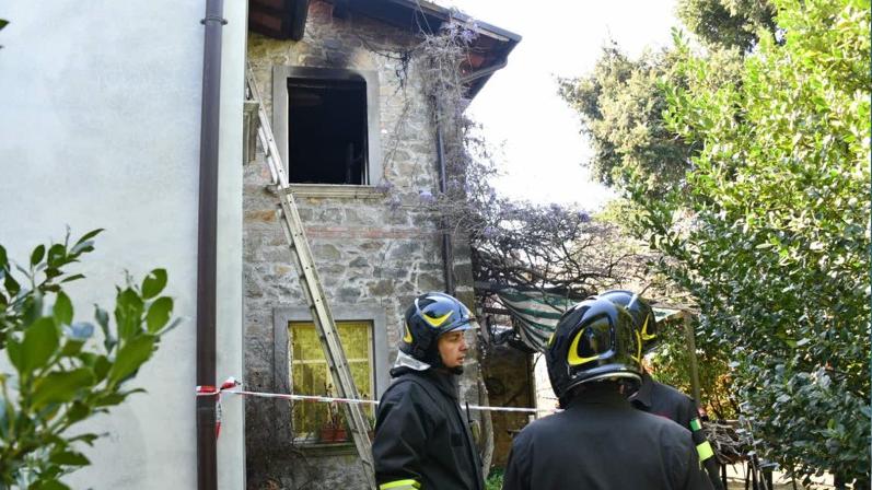 Carbonizzato in casa a Barga, il pm dispone l’autopsia