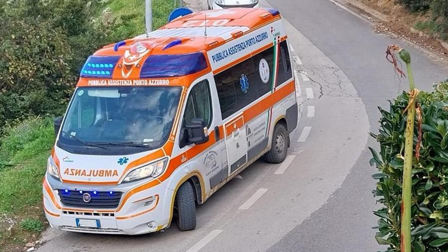Una delle ambulanze della Pubblica assistenza di Porto Azzurro