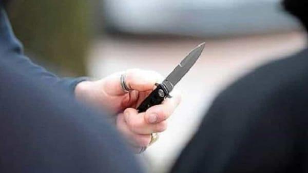 Sfregia un passante e ne picchia un altro, arrestato rapinatore seriale