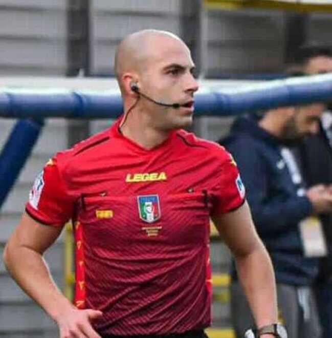 Andrea Niedda, il guardalinee-poliziotto di Ozieri sul palcoscenico della Serie A 
