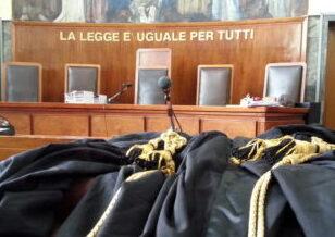 Modena Assegni scoperti per comprare l’auto Il giudice condanna i due truffatori