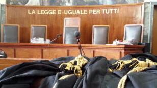 Modena Assegni scoperti per comprare l’auto Il giudice condanna i due truffatori