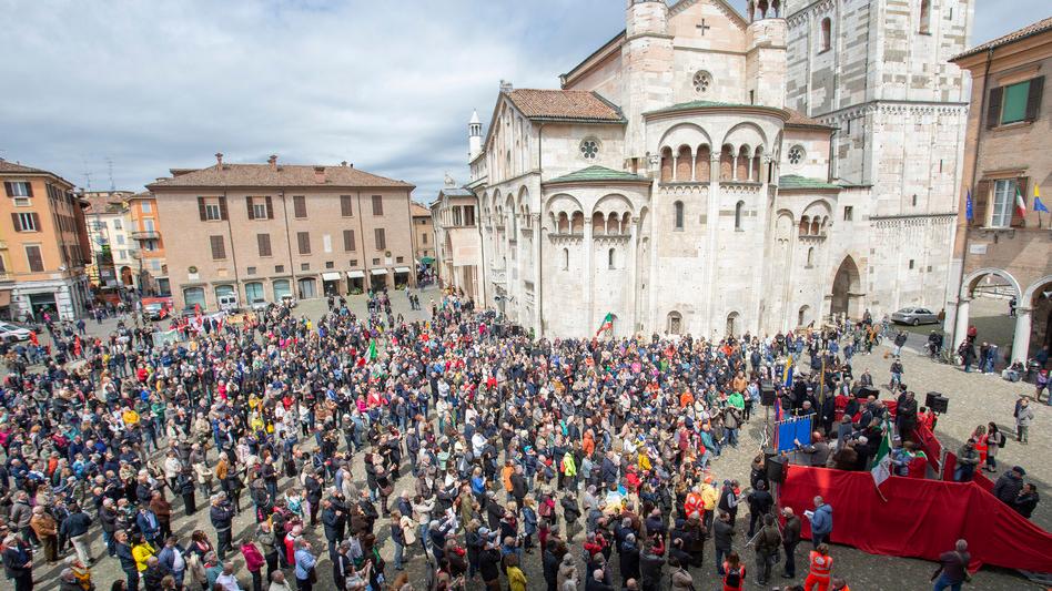 25 aprile a Modena Muzzarelli all’attacco: «La Russa si vergogni L’Italia è antifascista» 