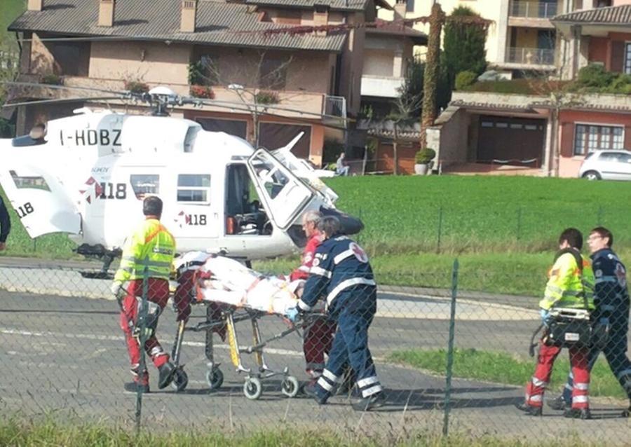 Ustionata al volto da una fiammata dopo avere acceso la stufa a legna