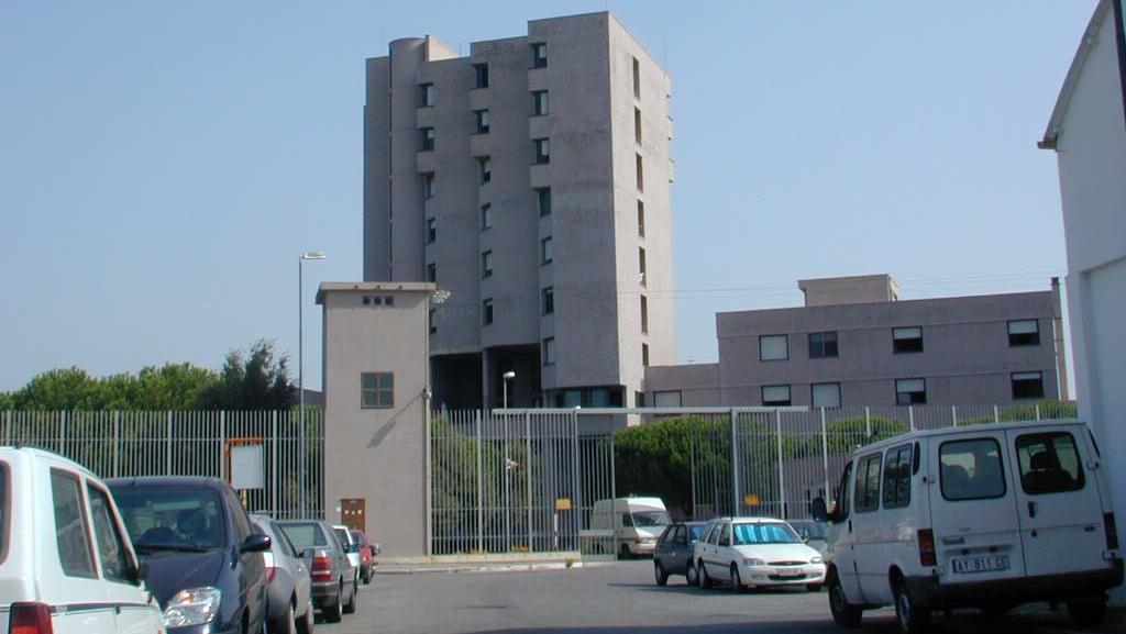 Rompe la mandibola al compagno di cella: a processo un giovane livornese