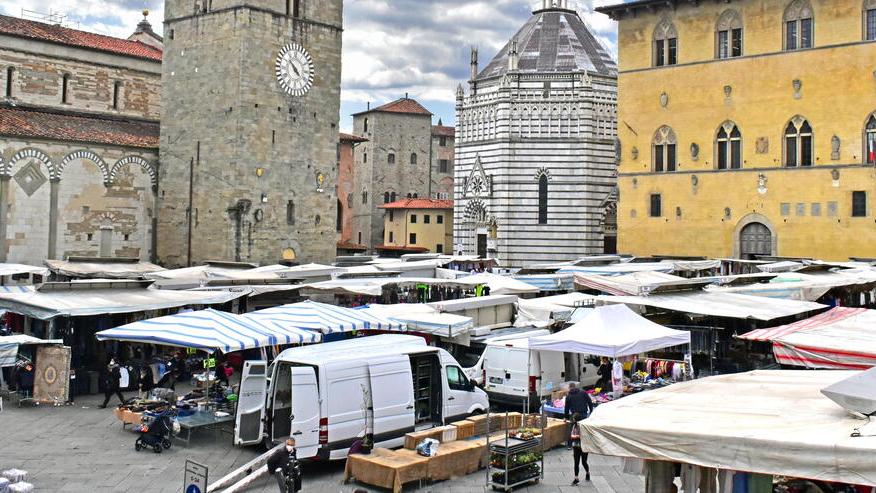 Suolo pubblico, i canoni salgono alle stelle e scatta la protesta degli ambulanti